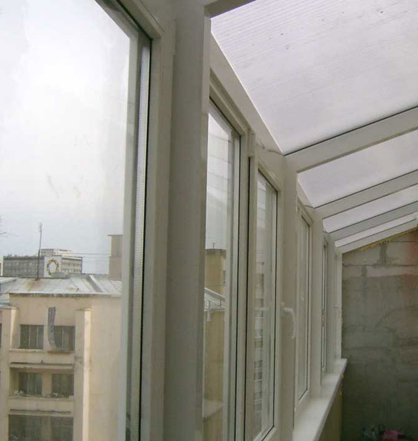 Остекление балкона основе профильной системы 'Tyssen'